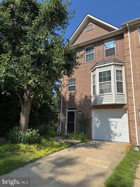 110 Lakeview Court - Photo 1