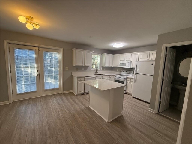 910 Summer Place - Photo 1