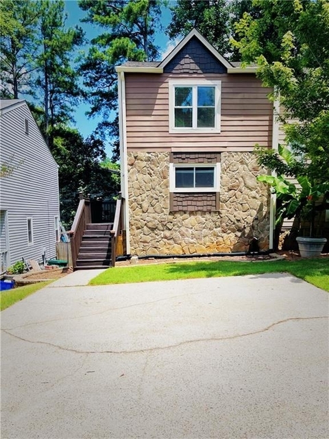 1330 Ridgecrest Lane Se - Photo 1