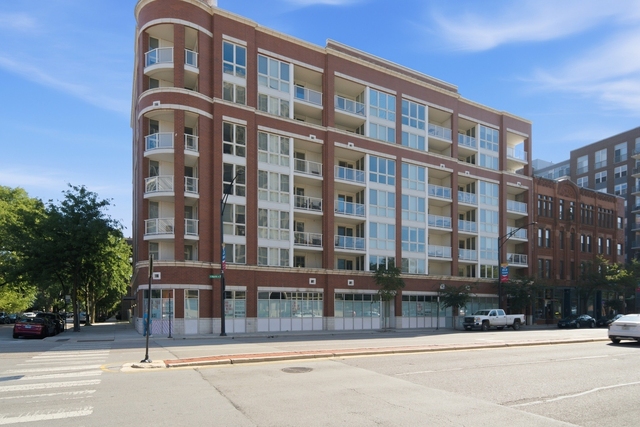 1552 N North Park Avenue - Photo 1