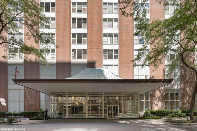1325 N State Parkway - Photo 1