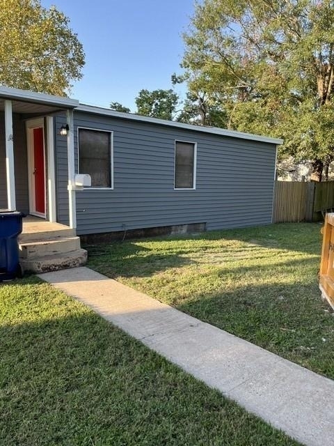 911 16th Avenue N - Photo 1