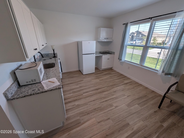 559 Oldenberg Street Sw - Photo 1