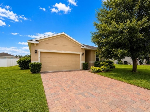 908 Glazebrook Loop - Photo 1