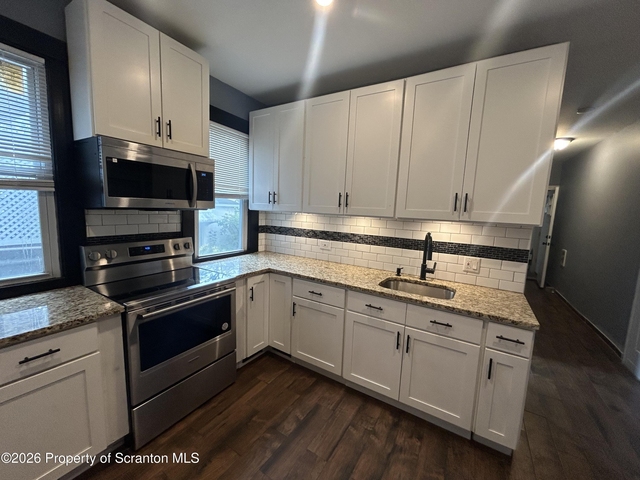 632 N Irving Avenue - Photo 1