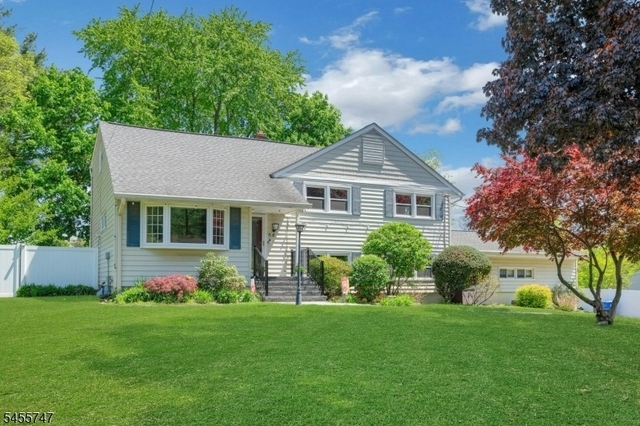 15 Maxine Dr - Photo 1