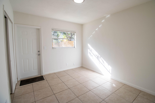 835 Sw 4th Street - Photo 1