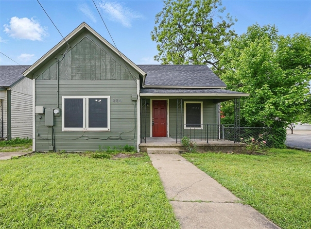 906 E Houston Street - Photo 1