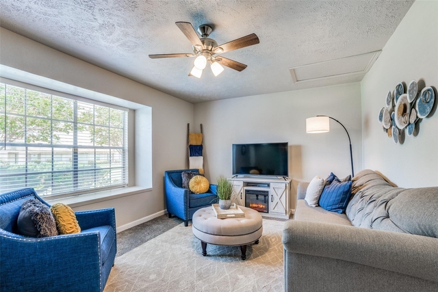 7 W Mountain Lane - Photo 1