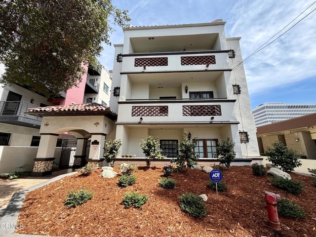156 S Oak Knoll Avenue - Photo 1