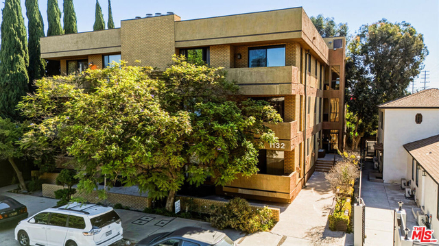 1132 S Doheny Drive - Photo 1