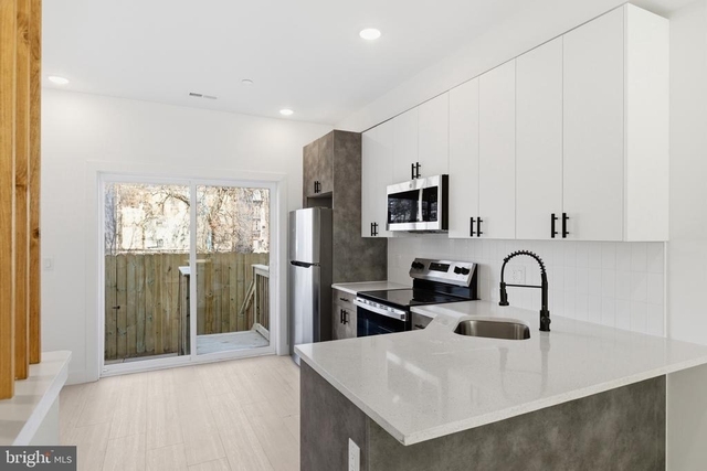 1043 W Orleans Street - Photo 1