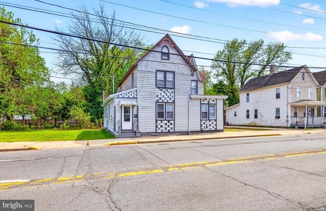 214 W Division Street - Photo 1