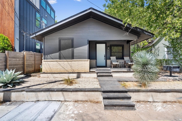 2204 Santa Rita St - Photo 1