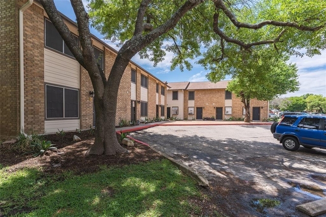 1207 Southport Dr - Photo 1
