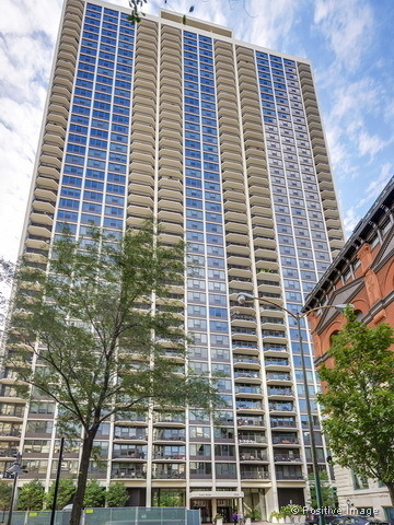 1560 N Sandburg Terrace - Photo 1