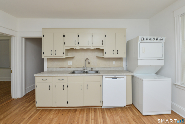 390 Clinton Street - Photo 1