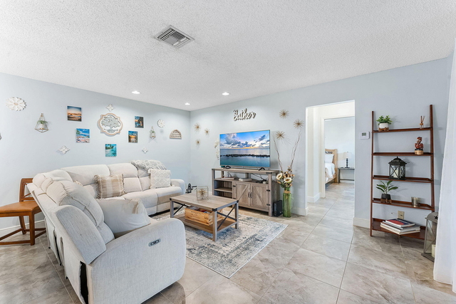 836 Nw 29th Avenue - Photo 1