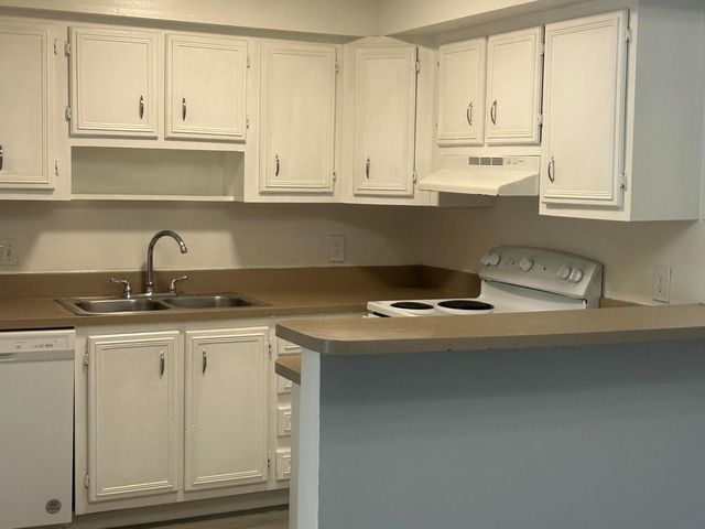 3220 Nw 84th Avenue - Photo 1