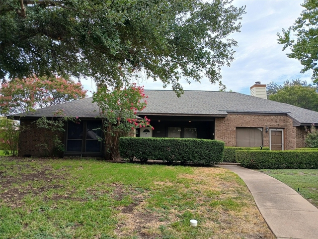 133 Oakbrook - Photo 1
