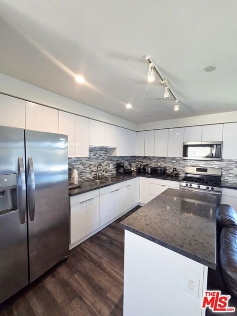 2651 S Hobart Blvd - Photo 1