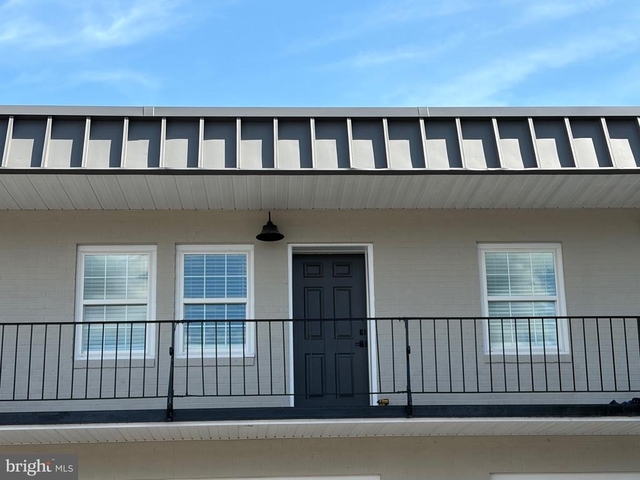 517 Amherst - Photo 1