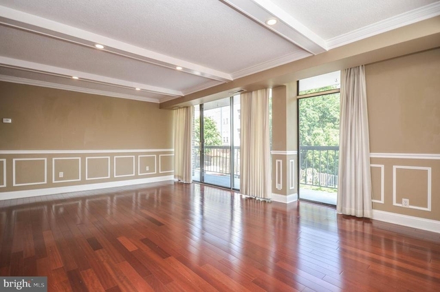 1401 N Rhodes Street - Photo 1