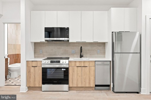 3206 W Dauphin Street - Photo 1