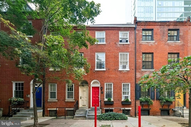 320 S Juniper Street - Photo 1
