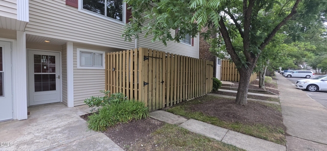 220 Elizabeth Street - Photo 1