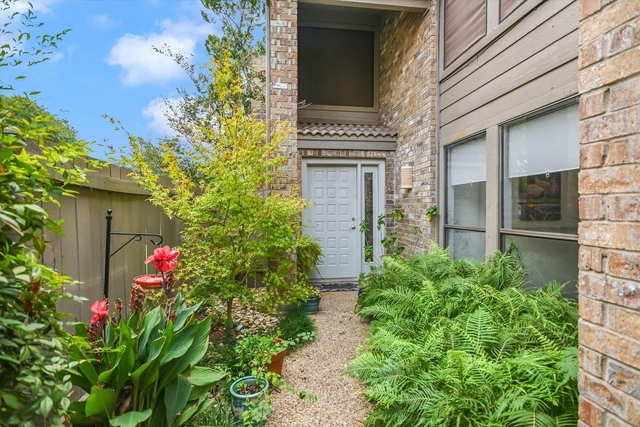 5813 Back Ct - Photo 1