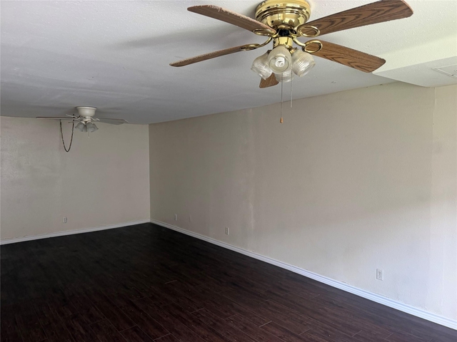 1221 Houston Streets - Photo 1
