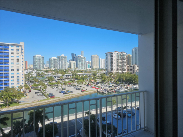 500 Bayview Drive - Photo 1