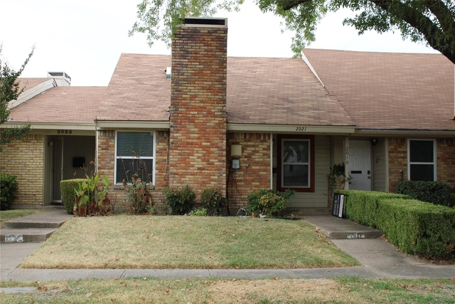2021 Towngate Drive - Photo 1