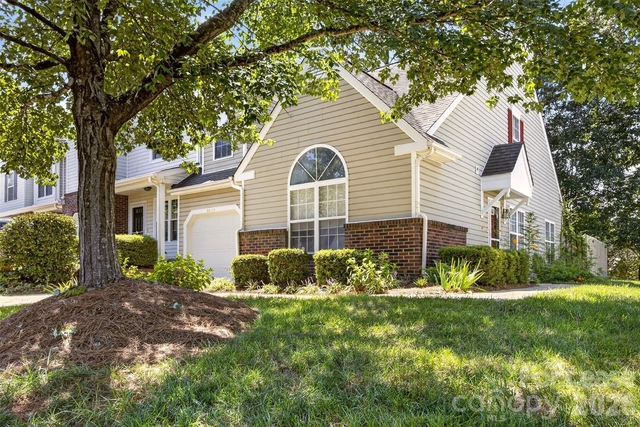 9020 Roseton Lane - Photo 1