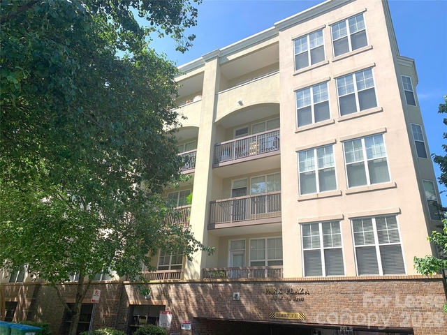405 W 7th Street - Photo 1