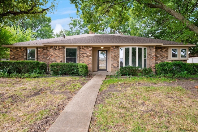 5502 Coronado Drive - Photo 1