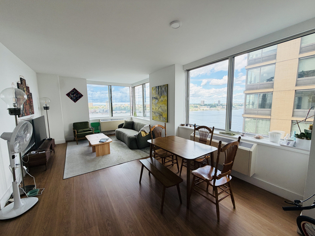 160 Riverside Boulevard - Photo 1