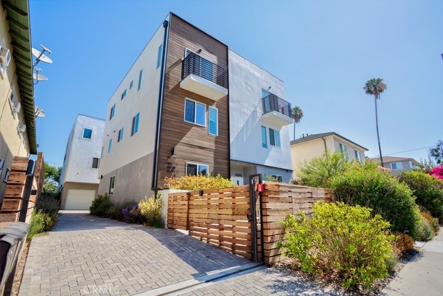 11637 1/2 Burbank Blvd - Photo 1