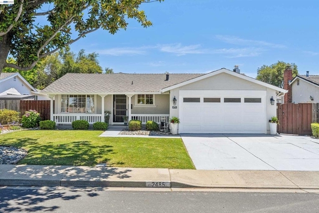 2485 Medallion Dr - Photo 1