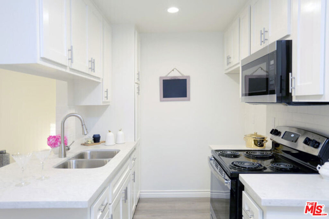 550 S Manhattan Place - Photo 1