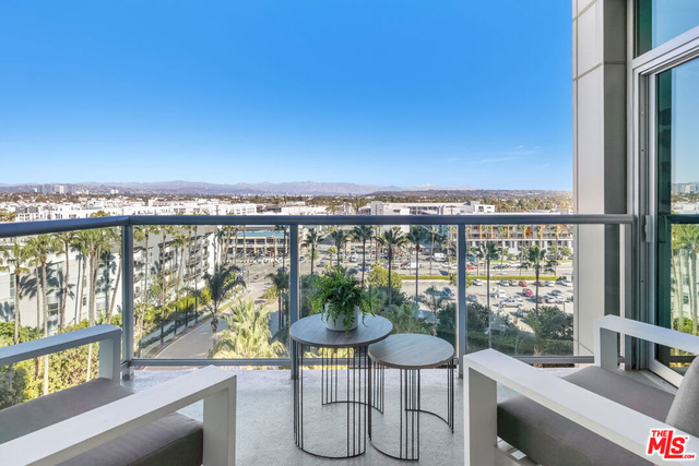 13650 Marina Pointe Drive - Photo 1