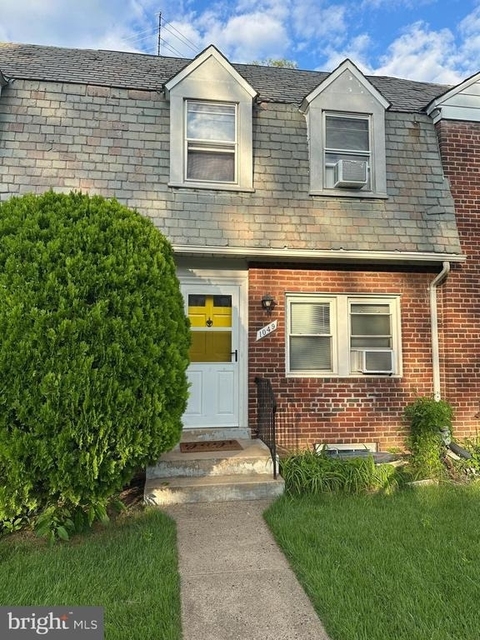 1049 N Monroe Street - Photo 1