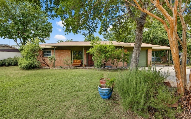 3209 Barton View Dr - Photo 1