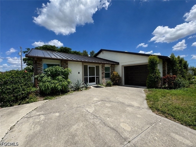2225 Sw 3rd Place - Photo 1