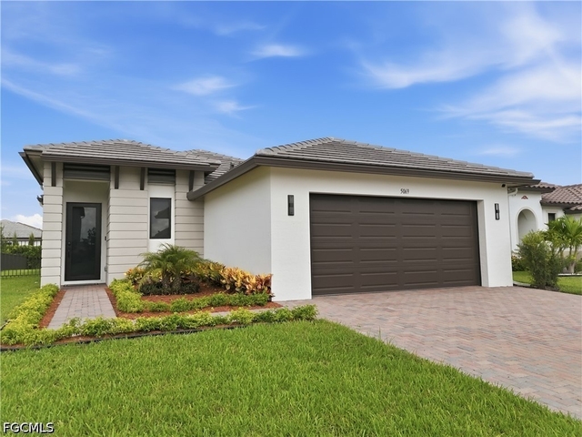 5069 Penella Avenue - Photo 1