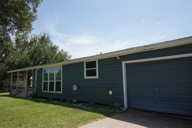 306 Center Way Street - Photo 1