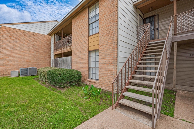 9090 S Braeswood Boulevard - Photo 1