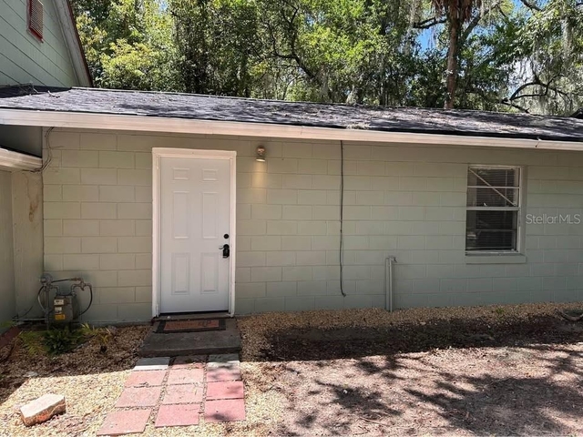 829 Ne 3rd Street - Photo 1