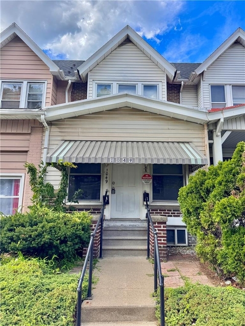 1049 W Tilghman Street - Photo 1